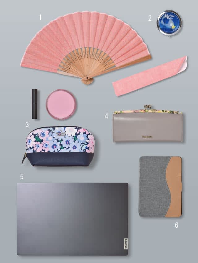 [Working girl's bag & "recommended" item] Full of items related to favorite theater and reading