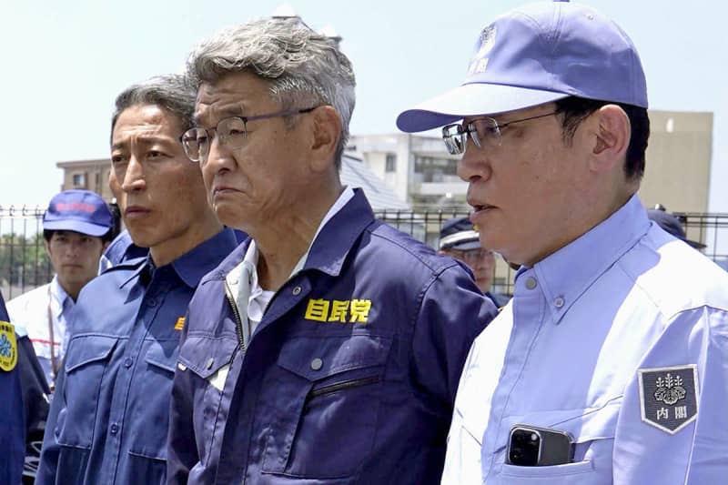 Prime Minister Kishida finally visits the area affected by the heavy rains.