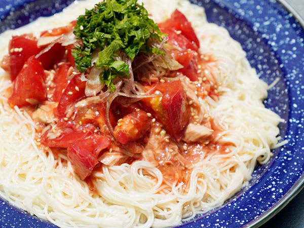 Just a little ingenuity!Ume tomato somen noodles, perfect for summer camps, are so easy, but so delicious!