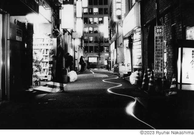 高校生写真家は地元・新宿の街をどう捉えたのか？ 中嶋琉平写真展「come into this …