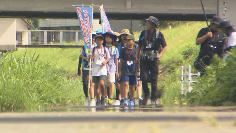 Summer vacation event to walk 100 kilometers in Oita Prefecture Eight elementary school students set off on a moving journey