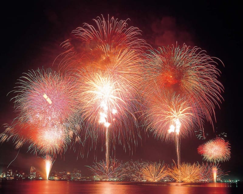 Ishikawa "Katayamazu Onsen Noryo Fireworks Festival" is launched every day in August!You can also enjoy a fireworks cruise from a houseboat! 8/8-1/8