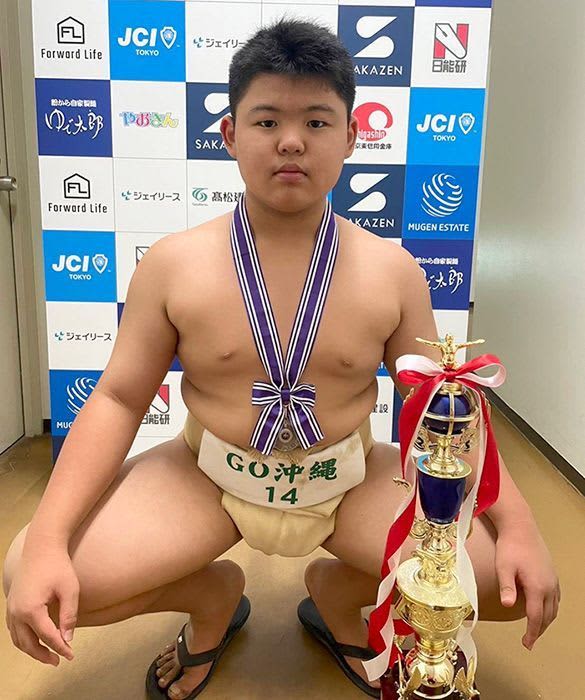 Yamashiro wins second place in the 6th grade division Demonstrates strength, wins against opponents bigger than himself Wanpaku National Sumo