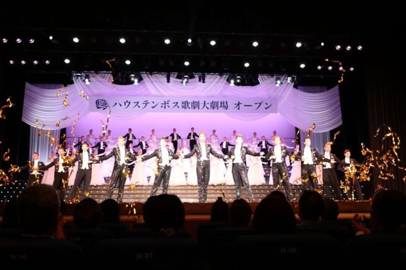 This theater experience is good with "no extra charge"! ? ``Huis Ten Bosch Opera Company'' celebrating its 10th anniversary is pretty amazing