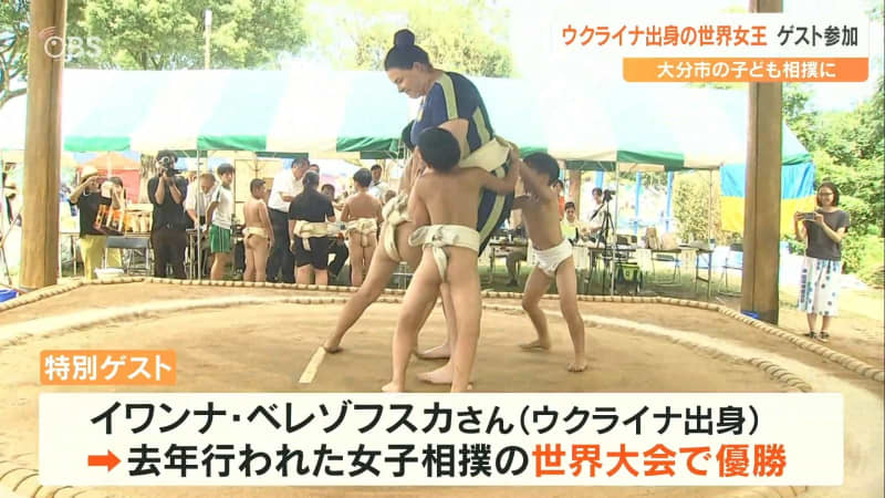 “世界王者”のウクライナの女性力士 子ども力士と相撲で交流　大分