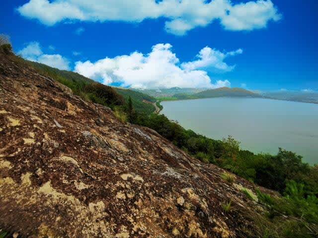 Don't go "too hot mountain" Climbing report of zero shade