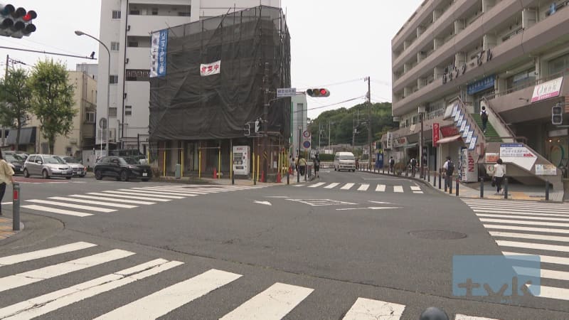 乗用車と衝突しバイクの男性死亡　横浜市緑区の交差点
