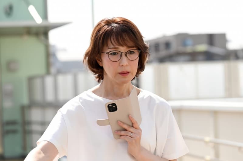 "This Wonderful World" Episode 3 Synopsis Taeko (Mayumi Wakamura) feels uncomfortable with the entertainment world