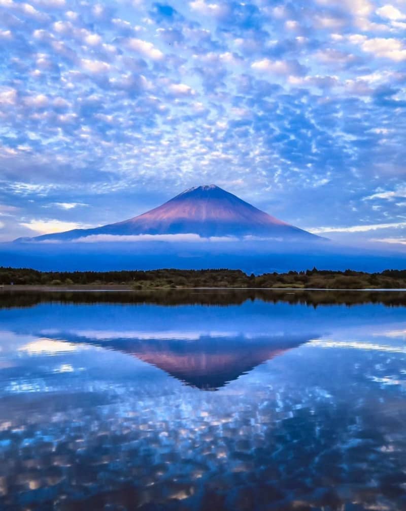 Refreshing enough to feel cool!Resonance with the fantastic appearance of Mt. Fuji, which seems to rise in the water