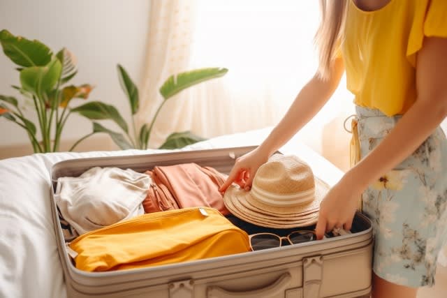 Tell me "good packing tips"!"Packing" before a trip is depressing... what should I do?A seasoned listener...