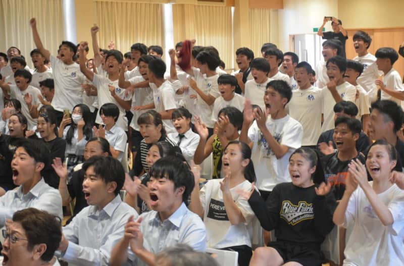 Overall high school soccer boy's first V Ibaraki representative Akihide Hitachi The locals are also delighted Students PV, singing the school song