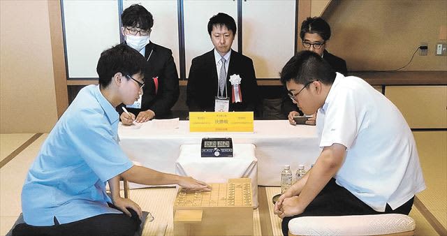 Mr. Kojima (Fukushima Seikei), who won the national high school general cultural festival shogi boy's individual champion, who is good at "Rookie", defeated a formidable opponent with a calm mind