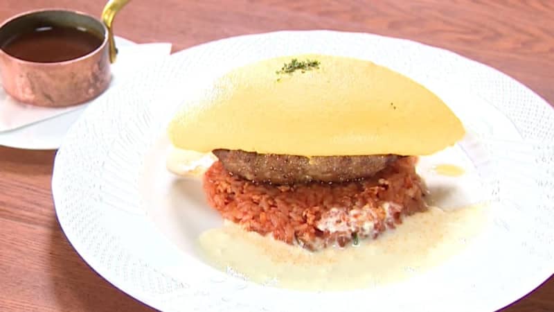 Limited to Nakameguro store! The voluminous "omelet rice" with 1g hamburger steak looks great.