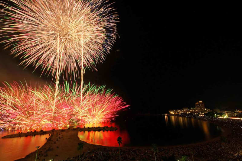 Wakayama / Nanki Shirahama Onsen "Nanki Shirahama Fireworks Festa" will be held on Thursday, August 8!10 powerful fireworks over the sea