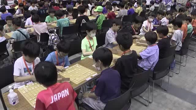 Japan's Largest Shogi "Children's Tournament" Held Approximately 300 Elementary School Students and Under Participate Fukuoka City