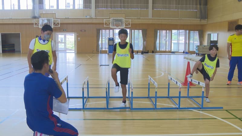 Children teach athletics from Olympians Gunma / Yoshioka Town