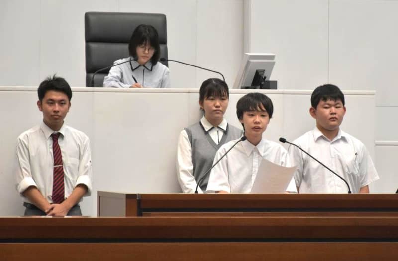 Proposals to improve voter turnout and attract visitors High school students discuss solutions to regional issues Ibaraki High School Assembly
