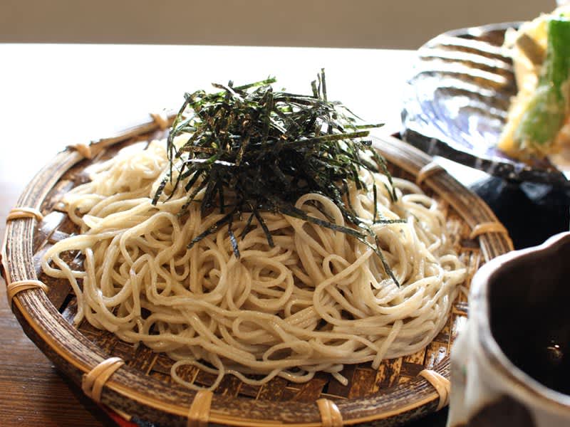 Great to eat!Tenzaru is recommended. A popular soba restaurant that "continues to make things that never change."
