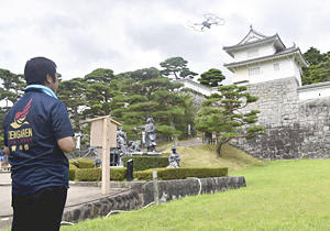 "Roof day" … Inspected by drone Roof tiles around Kasumigajo Castle Minowa gate in Nihonmatsu
