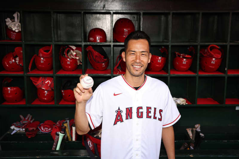 Maya Yoshida and Shohei Otani appeared in the opening ceremony of the Angels game with the uniform number "4" and performed a no-bounds pitch!