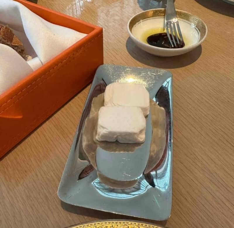 Laughing out loud on Chinese SNS, eating wet towels for the first time