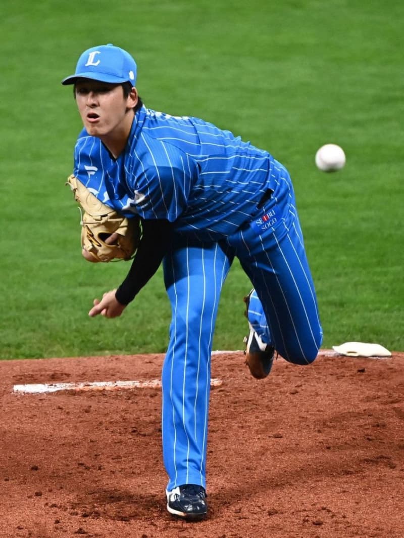 Seibu's Chiichiro Sumida shuts out for the first time as a professional player.