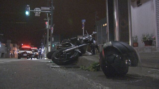 小樽市の国道でタクシーとバイク3台が絡む事故　バイクの男性3人が病院搬送