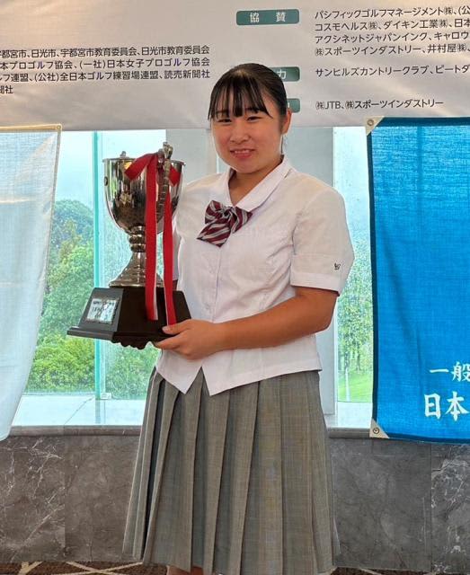 Araki (Nissho High) First V National High School/Junior High School Golf Championship