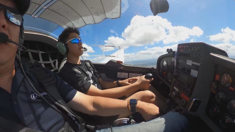 Yoshihide Muroya trains pilots, starts 3rd training camp Flying with a motor glider