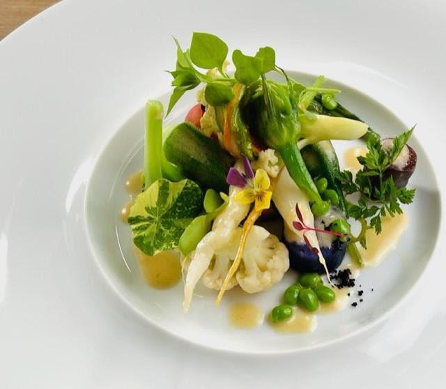 美しい野菜料理に心躍るひととき　こだわりのワインも楽しみに【すすきの】