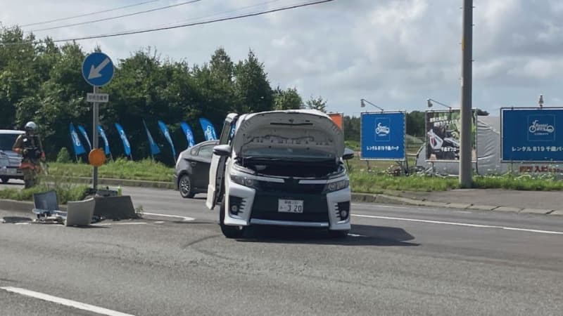 Breaking news ``Truck collides with one box'' 10 teenage boys transported with injuries … All conscious, New Chitose Airport …