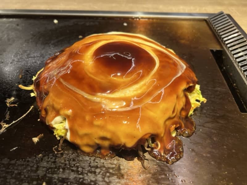 A popular okonomiyaki chain restaurant has returned to Sendai! “Chimabuta Modern” at “Tsuruhashi Fugetsu”