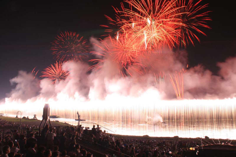 Nagano / Kamisuwa Onsen "Lake Suwa Festival Lake Fireworks Festival" will be held on August 8th!A large fireworks display of 15 fireworks that brighten the surface of Lake Suwa