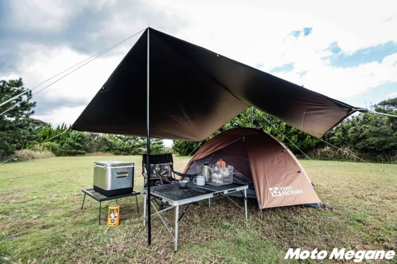 Various arrangements!The appeal of camping with a tarp that protects your bike from rain and sunlight
