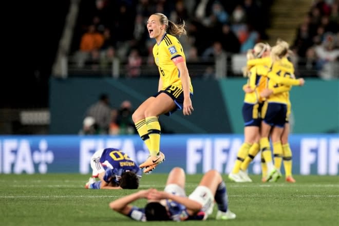 ``Everything was strange in Japan.'' The ``sudden stop'' of Nadeshiko Japan, a former England women's national team legend, is saddened...