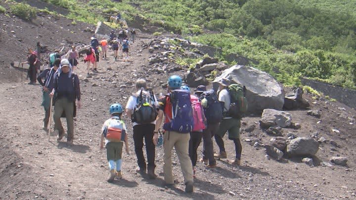 弾丸登山が問題に　富士山の山小屋でつくる組合が、登山規制を5合目に限定するよう山梨県に再度要望