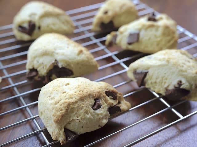 Starbucks style "chocolate scone" recipe with hot cake mix!Easy with just 4 ingredients