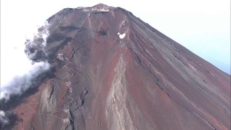 「下山中の登山客が転倒した」フランス国籍20代男性を富士山9合5勺で救助　「弾丸登山」後に転ん…