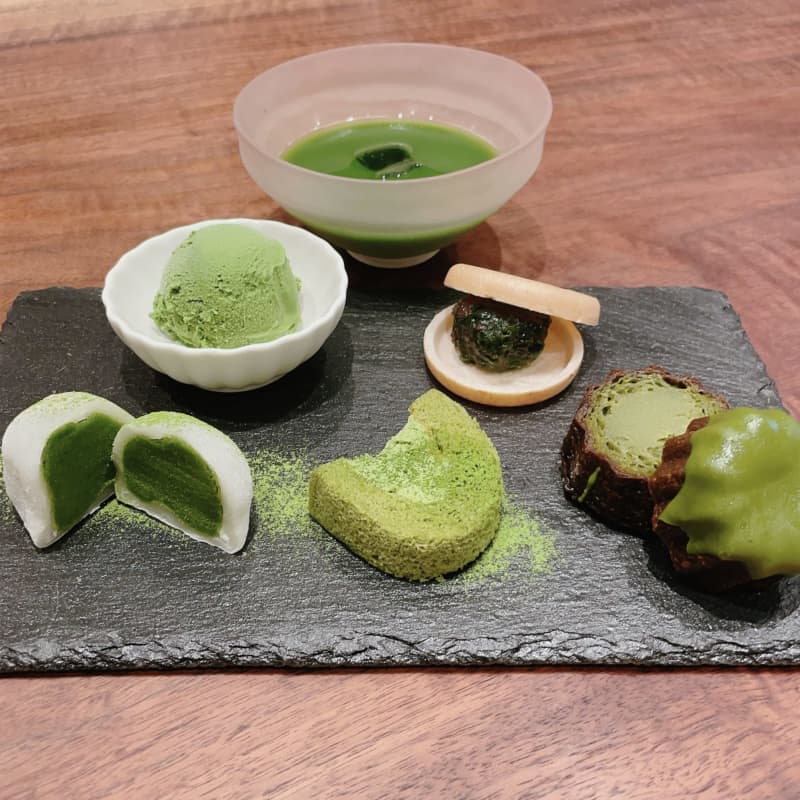 A café from a long-established tea house with over 180 years of history... "Masuhan Chaten Main Store" Delicate sweets plate is a masterpiece of tea