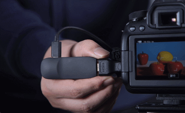 HDMI transmitter "AURGA Viewer" that turns smartphones and tablets into wireless monitors.mosquito…