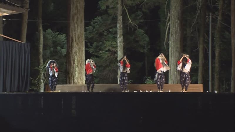 Residents dedicate kabuki to coincide with the once-every-17-year “disclosure of a hidden Buddha” An event handed down in Sanbikicho, Nanao City, Ishikawa Prefecture