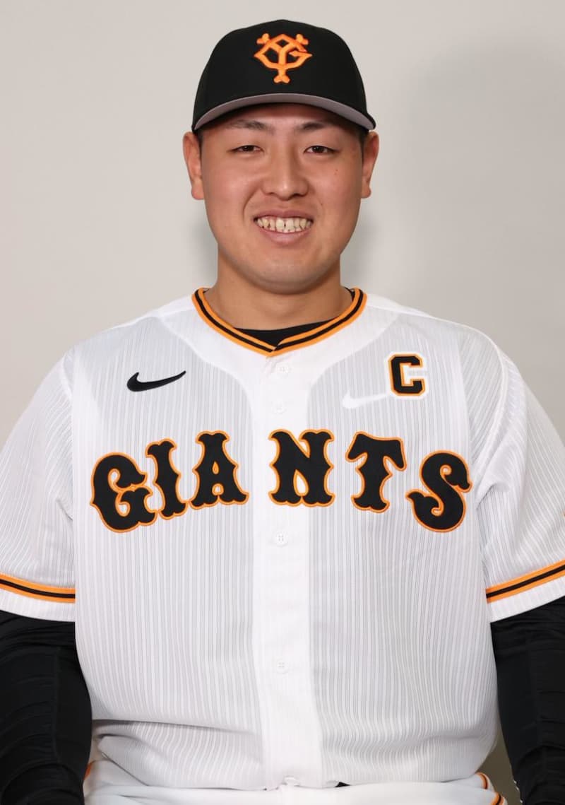 [Giant] Kazuma Okamoto This is the 4th swing!Recorded the 8th HR in August, the most in a month. A clear win in a head-to-head battle for 10rd place