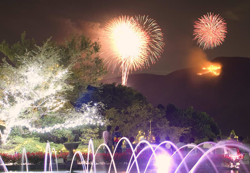 Kanagawa/Hakone 8 Hot Springs/Gora Onsen "Daimonjiyaki Noryo Fireworks Festival" cu-mo Hakone and Gora Park are also open at night! XNUMX…