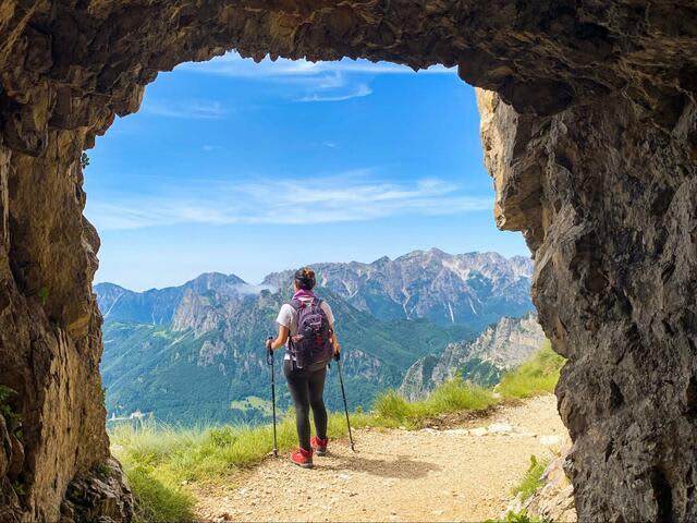 A super unique mountain climbing report that passes through Italy's "52 tunnels" with a "superb view"!