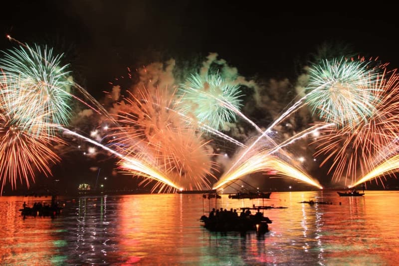 Kyoto Amanohashidate Onsen "Miyazu Lantern Floating Fireworks Festival" will be held on August 8th (Wednesday)!Contest of lanterns and fireworks with Amanohashidate in the background