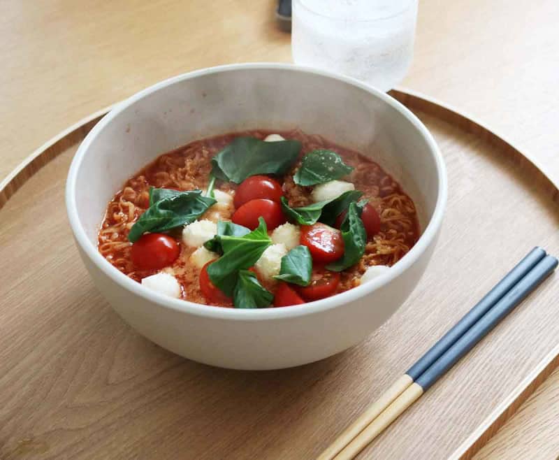 I want to eat it for lunch during summer vacation!Easy arrangement recipe of instant noodles