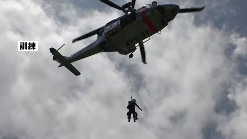 Prefectural police helicopter rescue training on Yakushima in preparation for mountain distress in summer mountain season Kagoshima