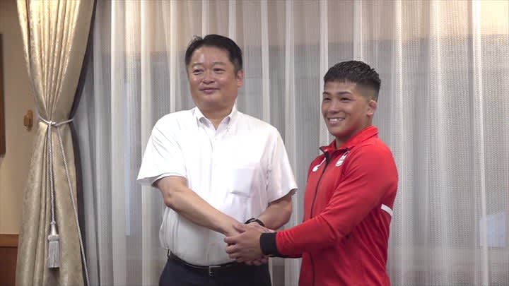 Judo player Taiki Nakamura (from Yamanashi City), who vows to participate in the Paris Olympics and win a gold medal, pays a courtesy call on the governor