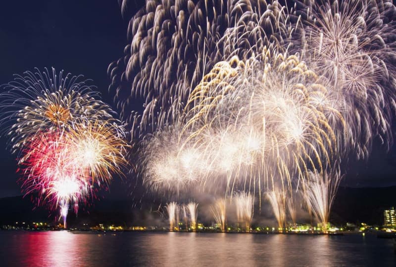 Shizuoka / Izu / Toi Onsen "Toi Summer Festival Maritime Fireworks Festival" A must-see Niagara in the air! 8/18-20