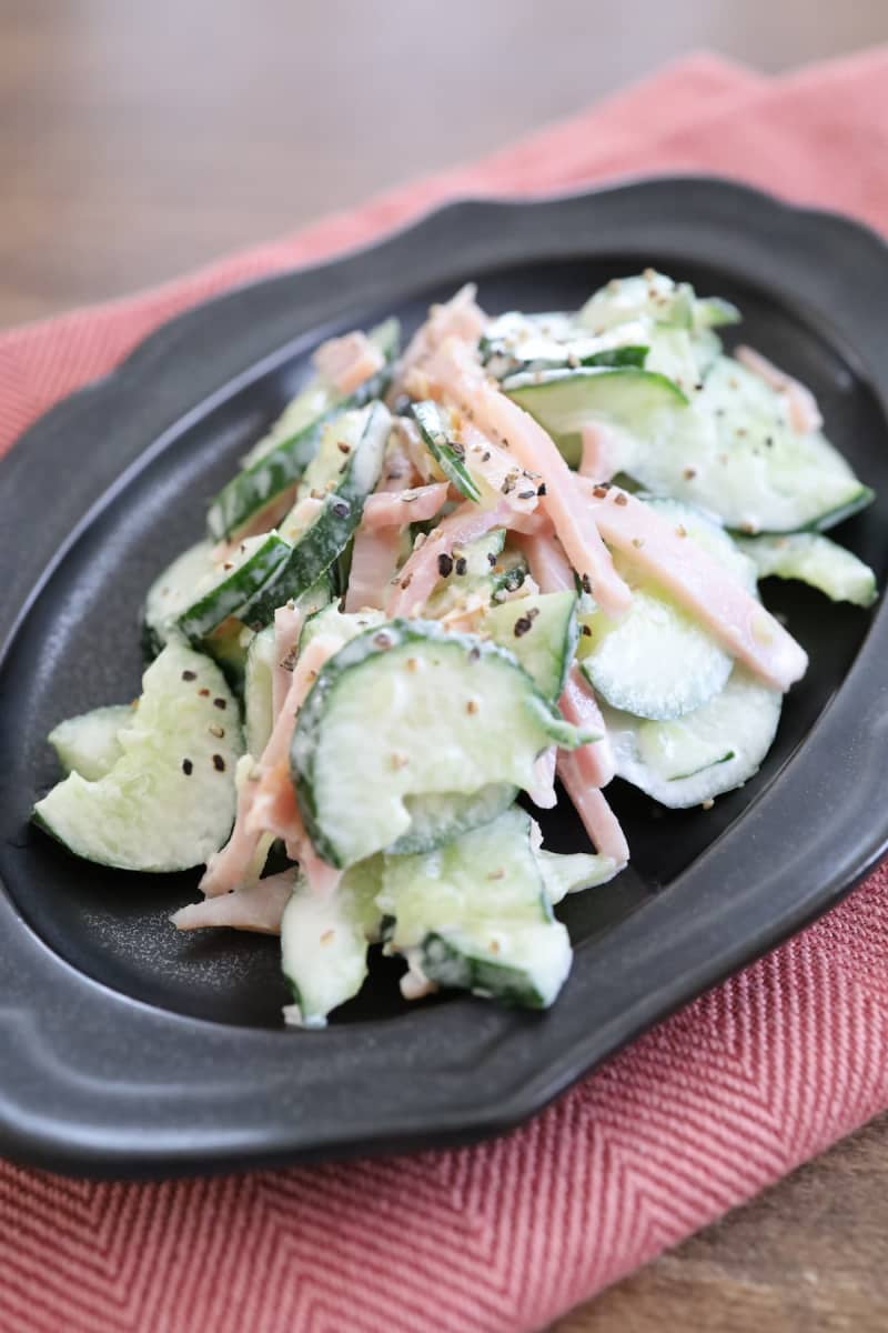 One dish after the summer dining table!Easy-to-make cucumber and ham salad